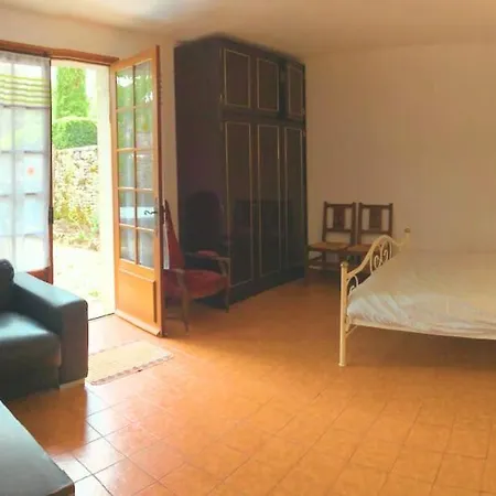 Maison Calme Avec Jardin A Dom wakacyjny