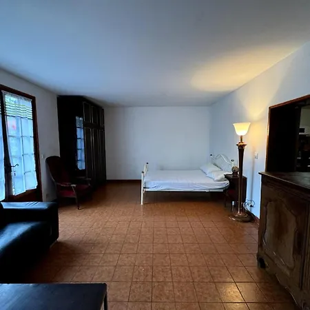 Dom wakacyjny Maison Calme Avec Jardin A *