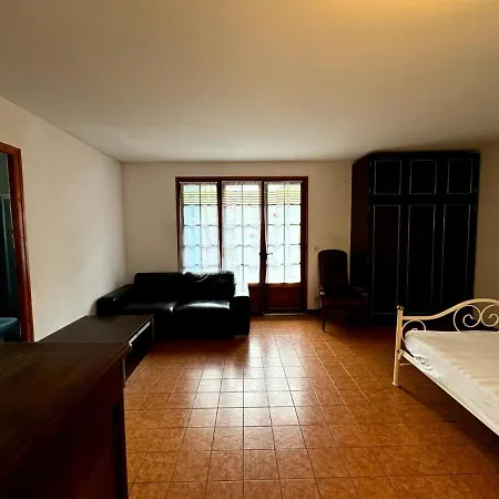Dom wakacyjny Maison Calme Avec Jardin A